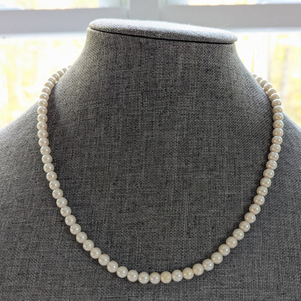 Vintage Estate Signed Avon Faux Pearl Classic Retro 50s Inspired Necklace